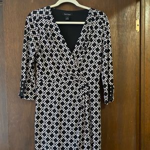 White House Black Market, Black and White V Neck Dress, Size 8
